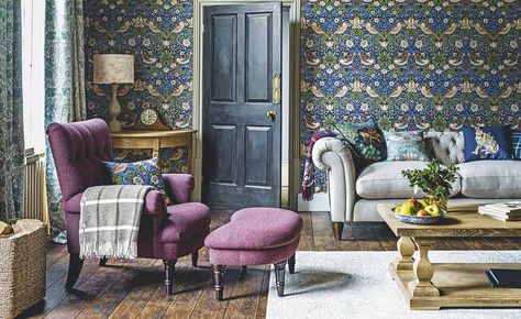 13 ideas for decorating with Arts & Crafts prints | Real Homes William Morris Wallpaper, Morris Wallpapers, English Country Style, Strawberry Thief, Design For Home, Craft Design, Kitchen Wallpaper, Design Del Prodotto, Traditional Living Room