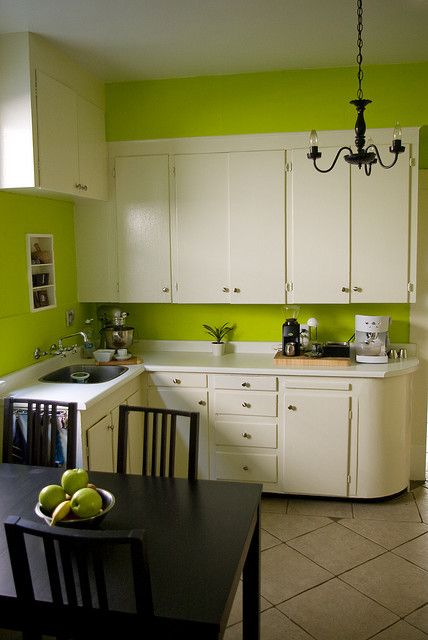 Green kitchen...swap in my black counters hmm decisions Yellow Kitchen Interior, Lime Green Kitchen, Yellow Kitchen Designs, Green Kitchen Walls, Green Kitchen Designs, Sage Green Kitchen, Green Kitchen Cabinets, Kitchen Manufacturers, Decorating Kitchen