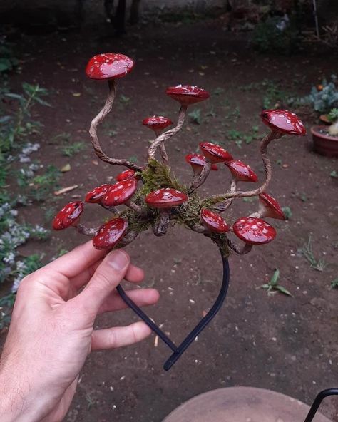 Forest Elf Halloween Costume, Mushroom Crown Diy, Mushroom Elf Ears, Ren Faire Outfits Mushroom, Earth Fairy Costume Diy, Cottagecore Witch Costume, Magic Mushroom Costume, Ren Faire Crafts, Satyr Makeup