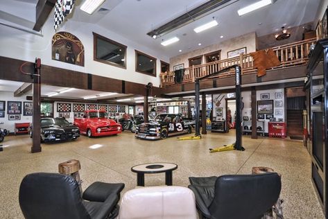 Casa Garage, Garage Boden, Man Garage, Bar In Casa, Garage Loft, Cool Garages, Ultimate Garage, Luxury Garage, Man Cave Basement