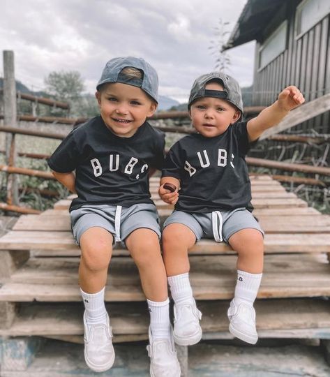 elizabeth fair on Instagram: "sweet sweet boys, so lucky I get to be their mama🖤 outfits from @worn_wild (link in bio) #toddlerbrothers #toddlerootd #toddlerboystyle #lilbro #brotherlove #matchingbrothers #smallshoplove #babybro #thehatswewear" Newborn Boy Outfits Summer, Newborn Boy Outfits, Mama Outfits, Toddler Ootd, Big Brother Little Brother, Baby Black, Newborn Boy Clothes, Toddler Boy Fashion