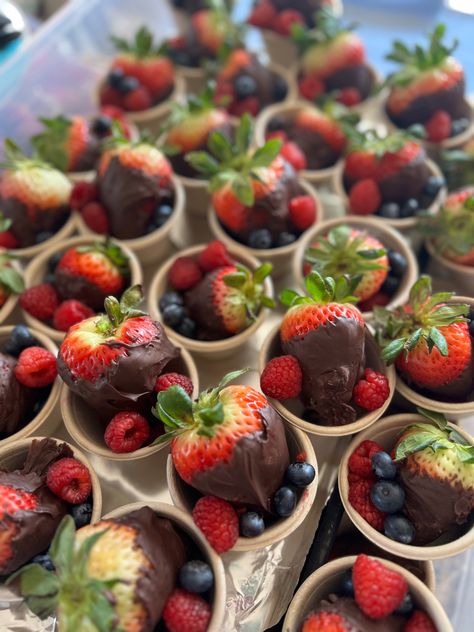 Chocolate covered strawberries with rasberries and blueberries in individual cups Woodland Theme Chocolate Covered Strawberries, Woodland Chocolate Covered Strawberries, Chocolate Covered Strawberry Cups, Baby Shower Chocolate, Adventure Baby Shower, Strawberry Baby, Wild Berries, Chocolate Covered Treats, Bar Food