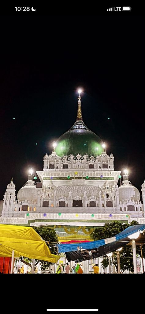 HD Image Hazrat Waris Ali Shah رضى الله تعالى عنه dewa sharif India #dewasharif #auliyaallah #dargah chishtiya_sehan Dewa Sharif, Taj Mahal, India, Building, Travel, Quick Saves