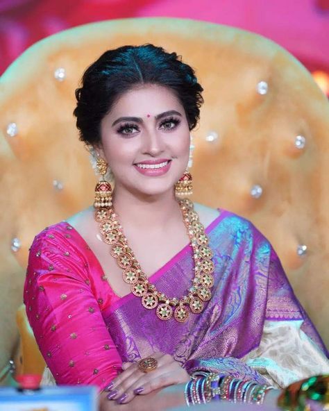 Kundan Bottu Mala, Sneha Saree, Bottu Mala, Sneha Prasanna, Actress Sneha, Sneha Actress, Purple Border, Saree Jewellery, Saree Blouse Neck Designs