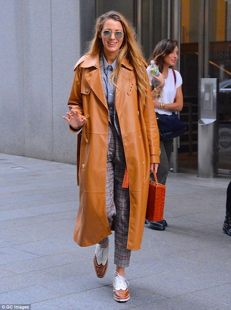 Blake Lively Street Style, Blake Lively Outfits, Blake Lively Style, Jenny Humphrey, Nate Archibald, Chuck Bass, Trendy Swimwear, Jennifer Garner, Celebrity Street Style