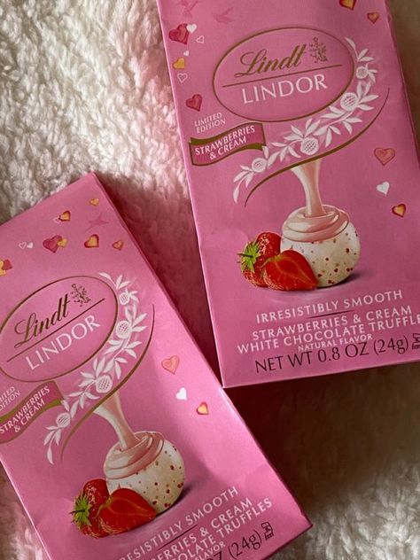 Coquette Food, Pink Snacks, White Chocolate Truffles, Gifts Boyfriend, Gifts Pink, Lindt Lindor, Lindt Chocolate, Pink Xmas, Coquette Style