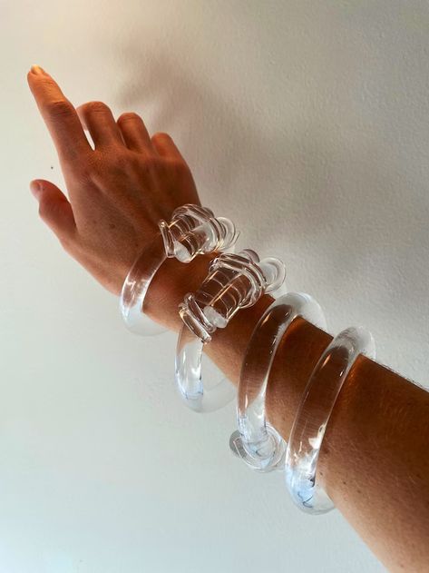 CHOFA - Etsy Denmark Clear Acrylic Jewelry, Clear Bangles, Acrylic Bangles, Transparent Jewelry, Acrylic Accessories, Clear Bracelet, Dope Jewelry Accessories, Clear Jewelry, Acrylic Bracelet