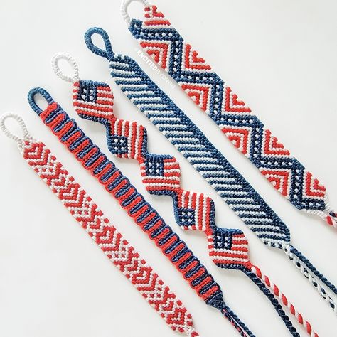 Red White And Blue Bracelet Patterns, Blue And White Friendship Bracelet, 4th Of July Bracelet Patterns, Friendship Bracelets 4 Colors, Fourth Of July Friendship Bracelets, 4th Of July Friendship Bracelets, 4th Of July Bracelets, Blue Friendship Bracelet, Friendship Patterns