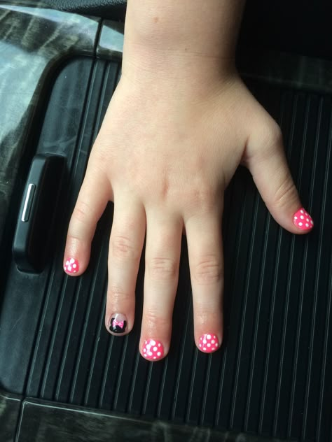 Minnie Mouse Disney Minnie Mouse Nails Pink Acrylics, Kids Minnie Mouse Nails, Kid Disney Nails, Disney Nails Kids, Disney Nails For Kids, Purple Disney Nails, Kids Disney Nails, Simple Disney Nails Short, Short Disney Nails