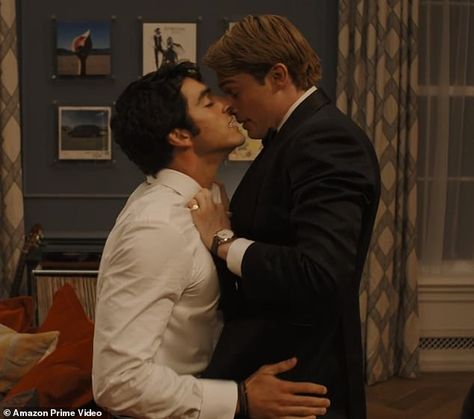 Alex And Henry, Prince Of England, Red White And Royal Blue, Nicholas Galitzine, Gay Books, Blue Bloods, Gay Love, Red White Blue, Serie Tv