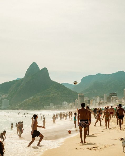 Nobody does Sunday football like Ipanema Beach, Brazil. Captured by @sophieameliaknight, Visuals Editor at Condé Nast Traveller UK. Brazil Beach Aesthetic, Beach With People, Travel Mood Board, Brazil Vibes, Brazil Summer, Brazil Trip, Brazil Life, Beach Football, Football Brazil