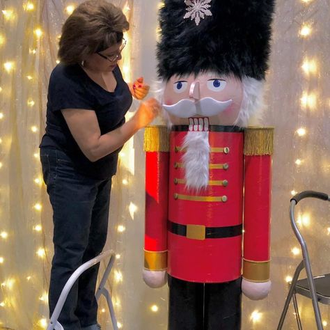 Giant Nutcracker, Large Nutcracker, Diy Nutcracker, Nutcracker Christmas Party, Nutcracker Crafts, Christmas Toy Soldiers, Nutcracker Christmas Decorations, Nutcracker Decor, Christmas Soldiers