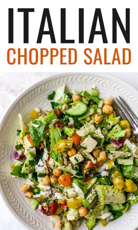 Italian Chopped Salad Pepperocini Peppers, Romaine Lettuce Recipe, Lettuce Salad Recipes, Italian Salad Recipes, Lettuce Recipes, Homemade Italian Dressing, Pepperoncini Peppers, Chopped Salad Recipes, Vegetarian Italian