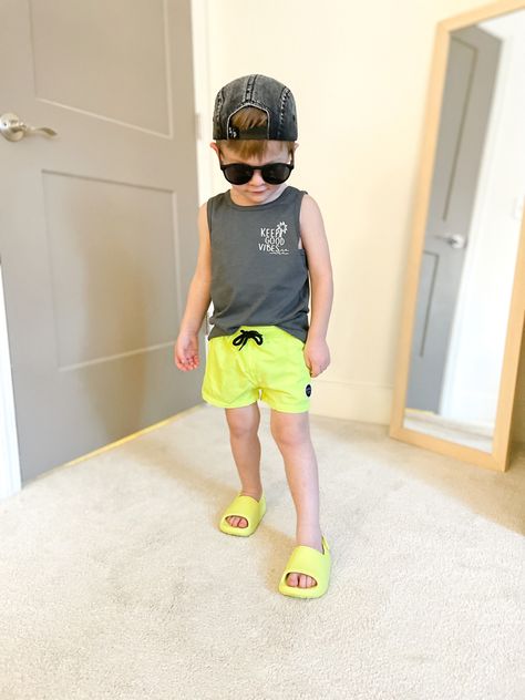 Toddler Boy Beach Outfit, Kids Beach Outfit, Toddler Boy Summer Outfits, Kids Holiday Outfits, Toddler Boy Summer, Mall Outfit, Toddler Beach, Beach Boy, Toddler Style