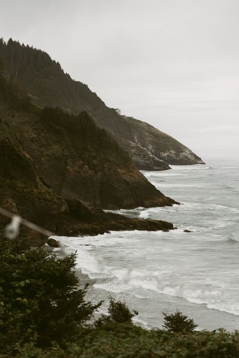 Heceta Head Lighthouse, Oregon Coastline, Sydney Beaches, Minimal Photography, Oregon Travel, Cannon Beach, Oregon Coast, Nature Aesthetic, Pretty Places