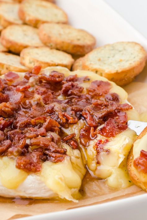 Oozing with wonderful salty-sweet flavor, this Maple Bacon Brie Cheese is the perfect way to make a fancy and impressive appetizer in a flash! Baked Brie With Bacon Jam, Brie And Bacon Appetizer, Maple Bacon Brie Cheese, Maple Bacon Baked Brie, Maple Baked Brie, How To Slice Brie Cheese, Maple Bacon Brie, Brie Cheese Dip, Brie Bread