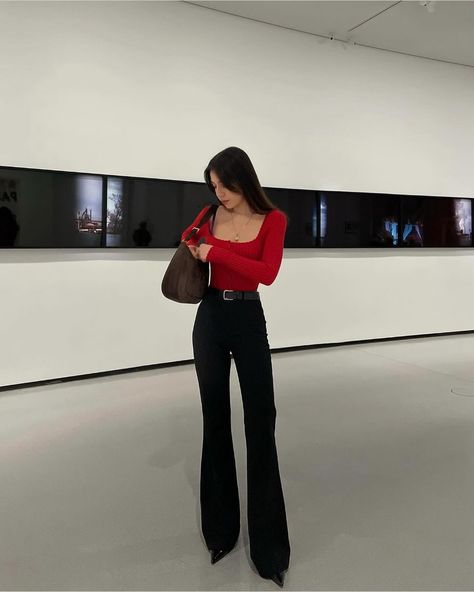 Red With Black Outfit, Cute Outfits Red And Black, Modern Feminine Style Outfit, Red And Black Outfits Aesthetic, Modern Classic Outfits, Styling Flared Jeans, Classic Aesthetic Outfits, Feminine Outfits Aesthetic, Flared Jeans Outfits