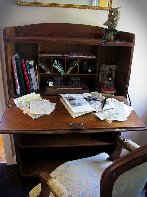 A nostalgic, focused, vintage writing desk piled up with the tools of the trade. Writing Desks Vintage, Bedroom Writing Desk, Nice Desk, Writers Desk, Vintage Writing Desk, Writing Bureau, Vintage Writing, British Colonial Style, Writing Desks