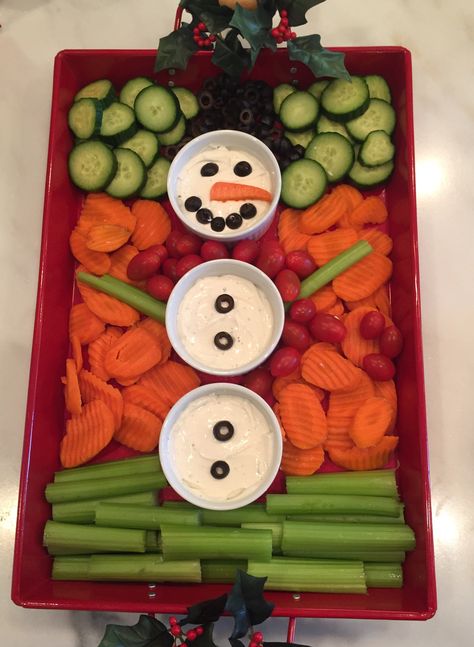 Winter Onederland Themed Food, December Birthday Food Ideas, December Birthday Activities, Winter Wonderland Birthday Food Ideas, Winter Wonderland Fruit Tray, Sledding Party Food, Winter Onederland Party Snacks, 30th Winter Birthday Party Ideas, First Birthday Food Ideas Winter