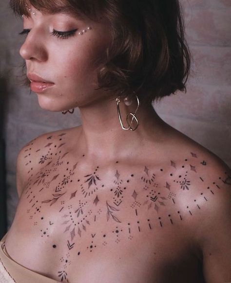 Chest Neck Tattoo, Cool Chest Tattoos, Chest Tattoos For Women, Chest Piece Tattoos, Stomach Tattoos, Collar Bone Tattoo, Spine Tattoos, Black Ink Tattoos, Elegant Tattoos