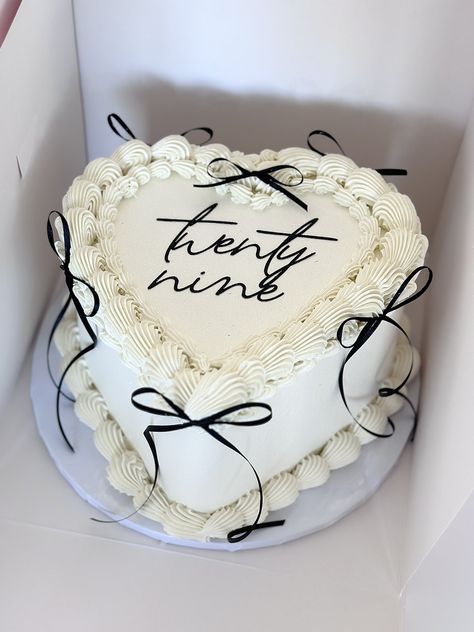 ♡ (@pashmk) on X Classy 21st Birthday Cake, Classy 21st Birthday, 29th Birthday Cakes, 28th Birthday Cake, Round Birthday Cakes, Birthday Cake Writing, Wine Cake, Vintage Birthday Cakes, Birthday Cakes For Her