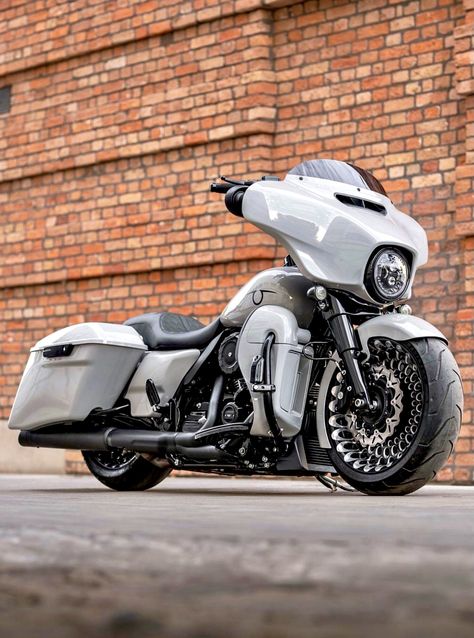 Street Glide Custom, Harley Davidson Motorcycles Street Glide, Hd Street Glide, Harley Ultra Classic, Street Glide Bagger, Harley Bagger, Street Glide Harley, Bagger Motorcycle, Cool Motorcycle Helmets