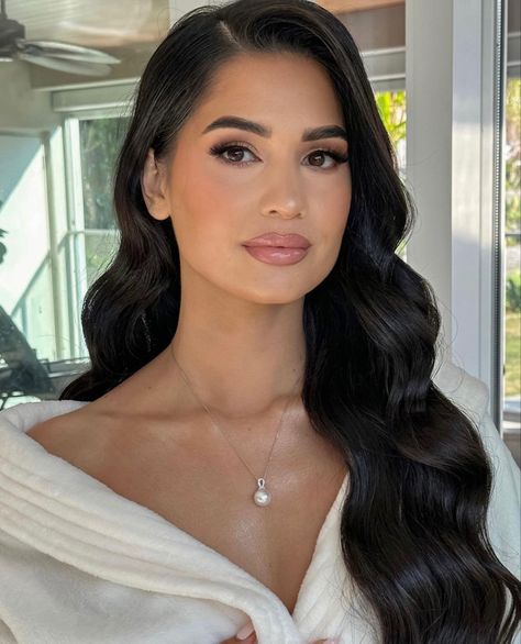 Dark Hair Pale Skin, Glam Bride Makeup, Glam Wedding Makeup, Engagement Hairstyles, Hollywood Hair, Bridal Hair Inspiration, Bridal Makeup Natural, Wedding Day Makeup, Bridesmaid Hair Makeup