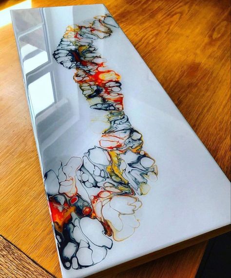 Resin art Resin Art Table, Resin Art For Beginners, Seni Resin, Diy Resin Table, Resin And Wood Diy, Epoxy Resin Diy, Resin Crafts Tutorial, Art For Beginners, Resin Art Painting