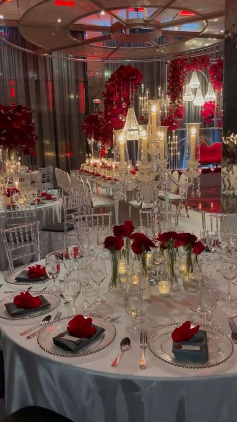 Red Quinceanera Theme, Red Quince Theme, Red Quinceanera Ideas, Quinceanera Red, Quince Decor, Red Gold Wedding, Quince Themes, Red Quince, Red Wedding Decorations