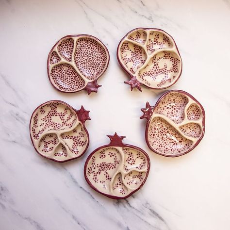 Pomegranate Dish Ceramic, Cute Ceramic Jewelry Holder, Fruit Trinket Dish, Ceramic Jewelry Dishes, Best Selling Ceramics, Air Dry Jewelry Dish, Ceramics Jewelry Dish, Cute Ceramic Projects, Air Dry Pottery Ideas