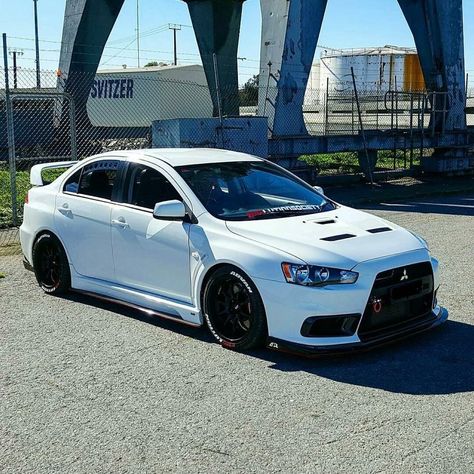 Detalles del vehículo: 🇯🇵 Mitsubishi Lancer Evo X. 🖌️ Color Blanco. 🎢 5 Asientos. ⛽ Combustible 95. 📻 Radio Tunning. Jdm Tuning, Lancer Gts, Mitsubishi Ralliart, Corolla Toyota, Hyrule Castle, Mitsubishi Cars, Evo X, Mitsubishi Motors, Mitsubishi Evo