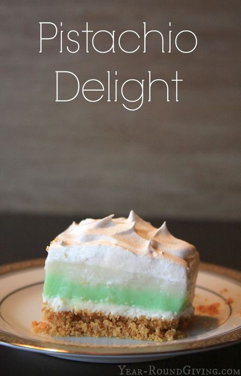 Pistachio Delight is a creamy layered pudding dessert. This recipe for Pistachio Delight has a graham cracker crust, layers of pistachio and white chocolate pudding and sweetened cream cheese. Then topped off with whipped topping. Pistachio Delight, Green Desserts, Hand Pie, Cold Desserts, Peanut Butter Pie, Jell O, Pudding Desserts, Chocolate Pudding, Diy Homemade