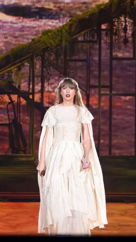 Cream Folklore Dress, Folklore Inspired Wedding Dress, Taylor Swift Inspired Wedding Dress, White Folklore Dress, Taylor Swift Folklore Eras Tour, Eras Tour Folklore, Folklore Eras Tour, Folklore Dress, Taylor Swfit