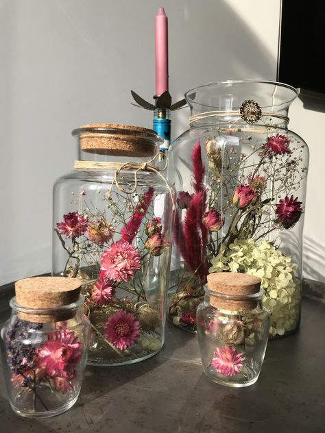 Jar Of Dried Flowers, Dried Flowers In Jars, Dried Flowers In A Jar, Dried Flower Jar, Things To Do With Dried Flowers, Dried Flowers Ideas, Dried Flowers Diy, Deco Nature, Dekor Diy