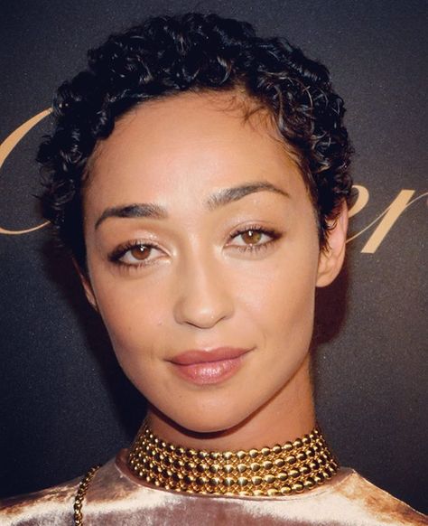 Short Hair Fashion, Celebrities Hairstyles, Ruth Negga, Super Short Haircuts, Short Celebrities, Celebrity Short Hair, Twist Ponytail, Quinceanera Hairstyles, Meg Ryan