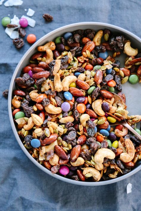 Homemade Trail Mix Recipes, Healthy Trail Mix Recipes, Healthy Trail Mix, Healthy Summer Snacks, Trail Mix Recipes, Homemade Trail Mix, Hiking Snacks, Yummy Healthy Snacks, Snack Mix Recipes