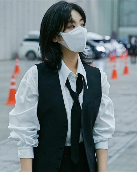 Tokyo Revengers X Reader, Colourful Blouse, Tomboy Stil, Lee Joo Young, Woman In Suit, Tomboy Style Outfits, Swaggy Outfits, Tomboy Fashion, Beautiful Ladies