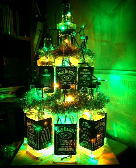 Jack Daniels Christmas Tree Jack Daniels Christmas Tree, Bar Themed Christmas Tree, Alcohol Christmas Tree, Jack Daniels Christmas, Jack Daniels Decor, Jack Daniels Drinks, Alcohol Bottle Crafts, Diy Room Decor For Teens, Christmas Shoot