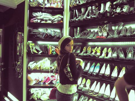 Stills - 008 - I Heart Watson Bling Ring Movie, Katy Perry Legs, Ring Movie, Jennifer’s Body, Sofia Coppola Movies, Desktop Background Images, The Bling Ring, Bling Ring, I Love Cinema