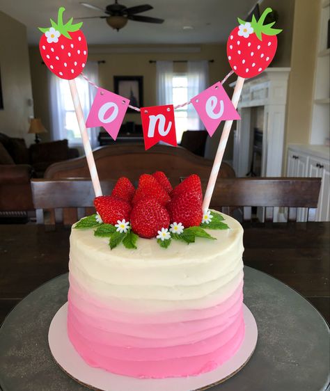 Sweet One Strawberry First Birthday Cupcakes, Berry Sweet One Birthday Food, Diy Strawberry Smash Cake, Strawberry Cake For 1st Birthday, Strawberry Birthday Smash Cake, Berry Sweet One Birthday Cake, Berry First Cake Smash, Strawberry Shortcake Table Decorations, First Birthday Berry Cake