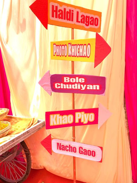 Ladki Wale Wedding Props, Barat Props Ideas, Haldi Props Ideas Diy, Shadi Wala Ghar Board, Haldi Poster Design, Haldi Decoration Ideas Simple, Haldi Theme Ideas, Haldi Props Ideas, Dholki Props