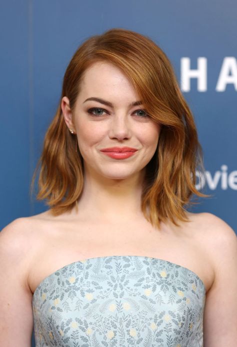 Emma Stone Emma Stone Haircut, Highlighted Bob, Longbob Hair, Celebrities Hairstyles, Emma Stone Hair, Asymmetrical Haircut, Dark Red Hair, Bob Haircut For Fine Hair, Caramel Highlights