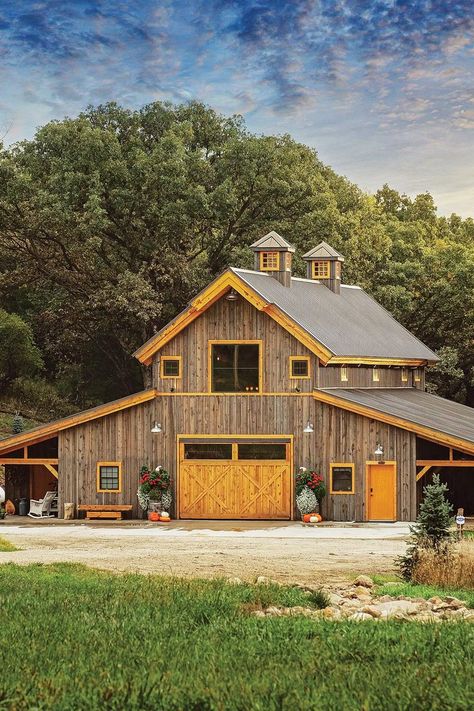 Grain Bins, House Plan With Loft, Barn Houses, Barn Shop, Barn House Design, Small Log Cabin, Pole Barns, Country Barns, Barn Style House Plans