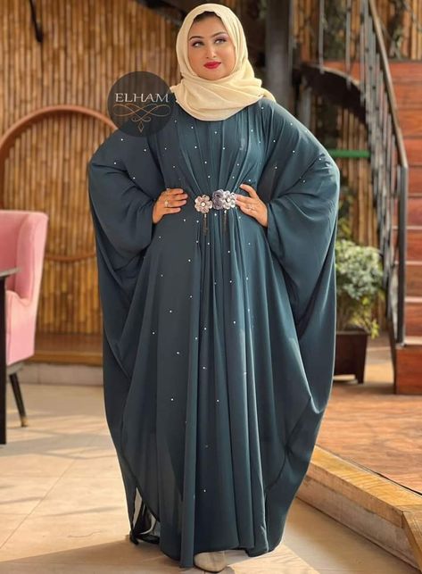 Kaftan Abaya Designs, Burqa Design, New Hijab Style, Beautiful Abayas, Latest Abaya, Butterfly Abaya, Beige Lipstick, Summer Fashion Dresses Casual, Abaya Designs Latest