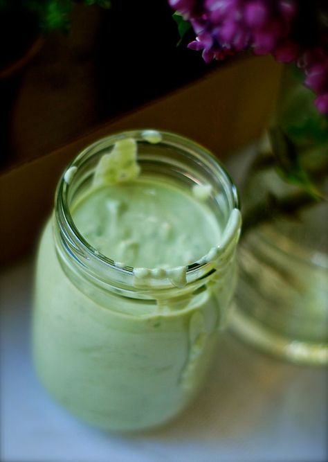 vinaigrette ranch au guacamole - ChinDeep Celebration Recipes, Fiesta Recipes, Homemade Salad Dressing Healthy, Avocado Ranch, Ranch Salad Dressing, Homemade Salads, Homemade Dressing, Homemade Salad Dressing, Cuisine Recipes