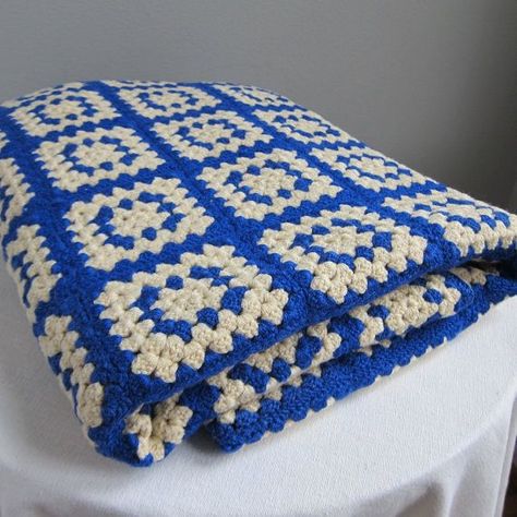 Quick Crochet Blanket, Blue And White Crochet, Motifs Granny Square, Cozy Crochet Patterns, Afghan Throw Blanket, Crochet Blanket Designs, Cozy Crochet, Crochet Wool, Manta Crochet