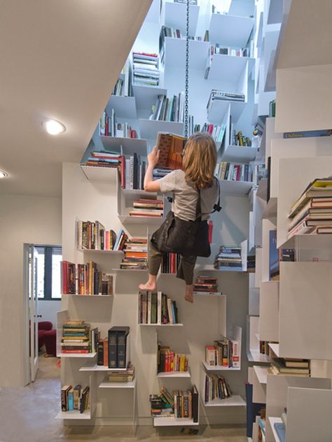 It would be an adventure everytime you get a book! Dold Dörr, Unique Bookshelves, Lots Of Books, Stair Well, Cool Bookshelves, Shelving Solutions, Active Learning, Bookshelf Design, Design Library