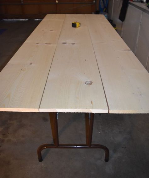 Do THIS to any folding table and save $3000 on a stunning dining room table: Hairpin Dining Table, Diy Dining Room Table, Industrial Dining Table, Diy Dining Table, Table Farmhouse, Diy Dining, Folding Dining Table, Easy A, Camping Chair