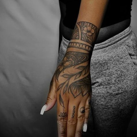 Cursive Tattoo, Fonts Tattoo, Henna Inspired Tattoos, Hand Tattoos For Girls, Hand And Finger Tattoos, Cute Hand Tattoos, Pretty Hand Tattoos, Neck Tattoos Women, Black Girls With Tattoos