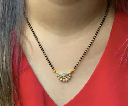 Single Line Nallapusalu Designs, Office Wear Mangalsutra, Single Chain Mangalsutra Gold, Blackbeads Locket Designs, Simple Nallapusalu Designs Gold, New Mangalsutra Designs Gold, Simple Black Beads Chain, Mini Mangalsutra Designs Gold, Trending Mangalsutra Designs